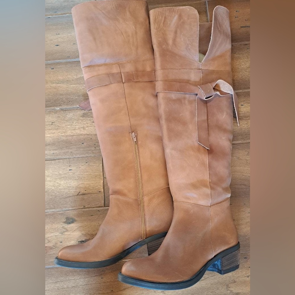 Selling these new over the knee boots. Without tags or box. Tan